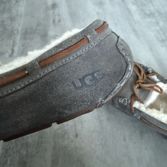 UGG Dakota Shearling Wool Moccasin Slippers Cozy Gray Size 8 - Picture 7 of 11